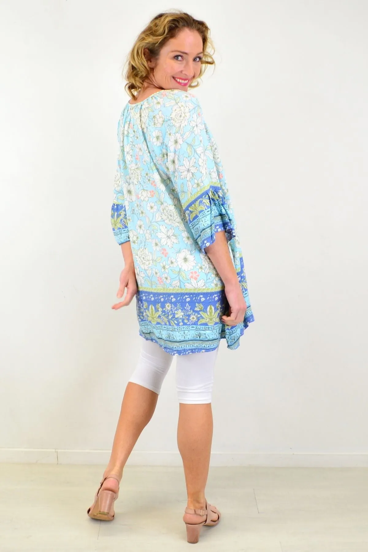 Tree Carnations Light & Pretty Tunic Top