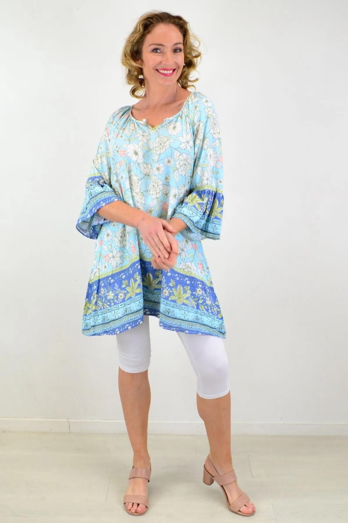 Tree Carnations Light & Pretty Tunic Top