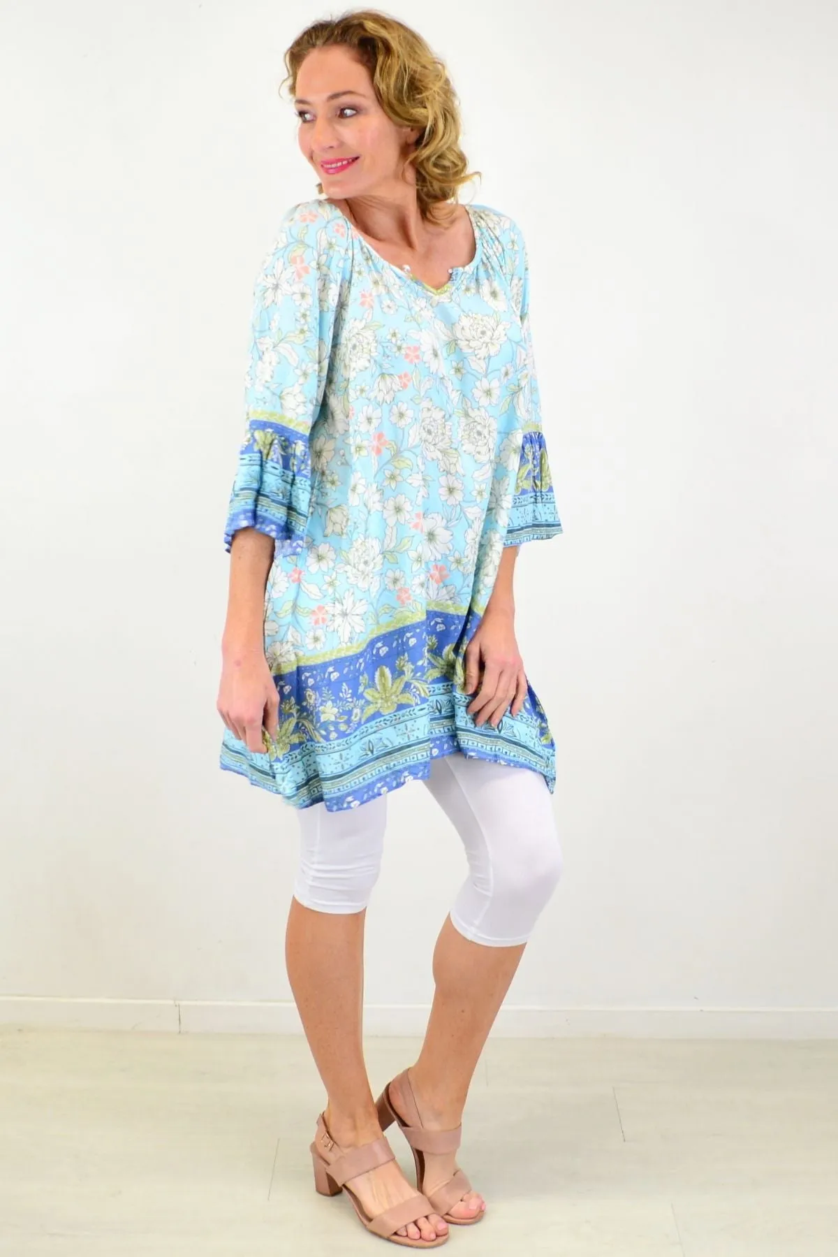 Tree Carnations Light & Pretty Tunic Top