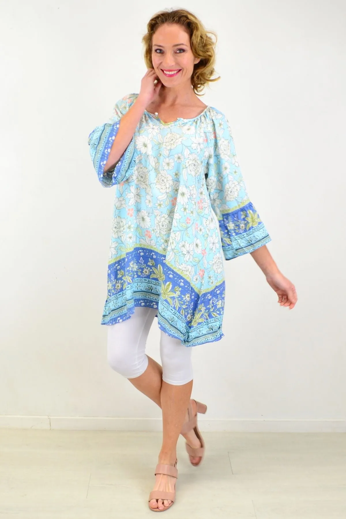 Tree Carnations Light & Pretty Tunic Top